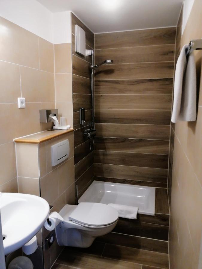 Port Inn Hotel Eichwalde Dış mekan fotoğraf